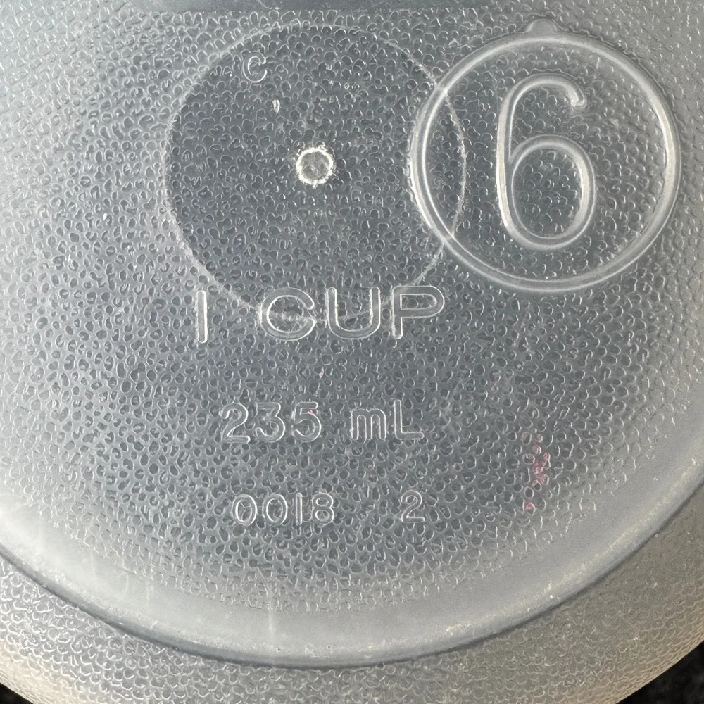 Rubbermaid Servin Saver 1 Cup 235mL Round Food Storage Container Almond Lid 0018